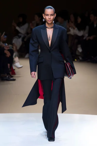 Look 1